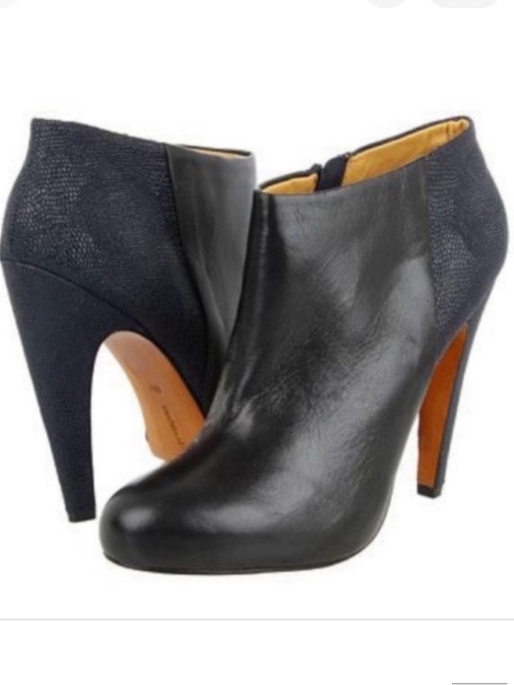 Mark & James by Badgley Mischka Black Leather Ankle Boot Smooth Textured Size 6